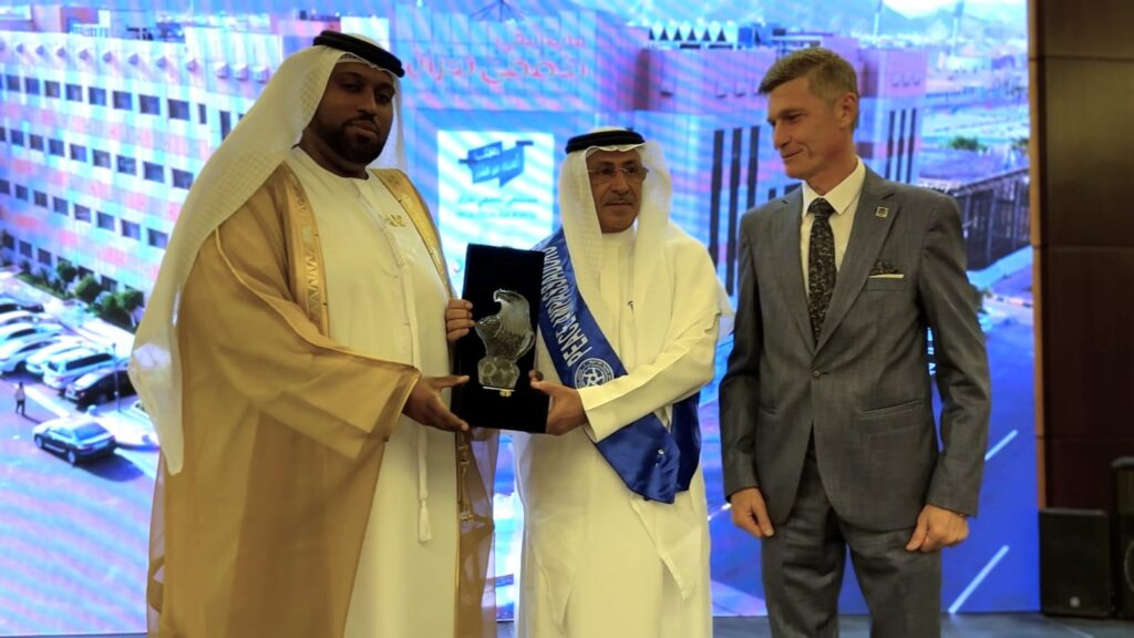 Dr. Mahmoud Shaaban honors Najran Specialized Hospital for peace and sustainable development excellence
