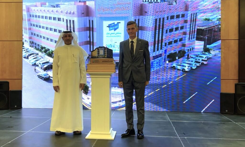 Dr. Mahmoud Shaaban honors Najran Specialized Hospital for peace and sustainable development excellence